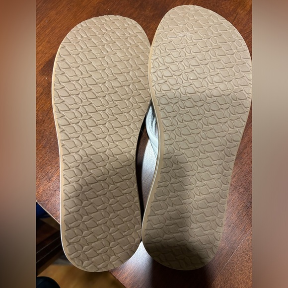 NWT Reef Flip Flop Sandals - Picture 3 of 3